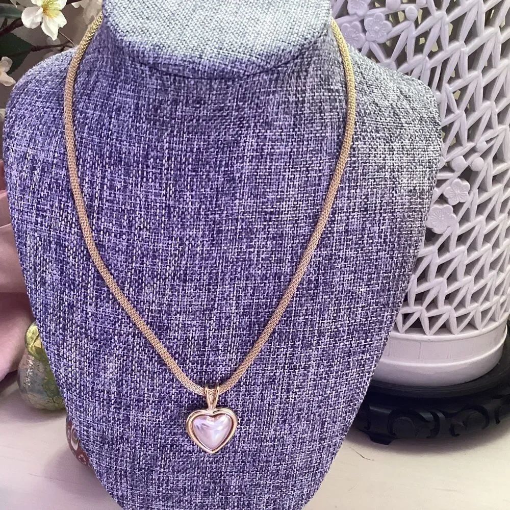 NWT. Goldtone Shiny Mesh Necklace with Faux Pearl Heart Pendant
